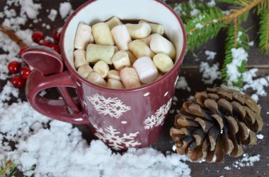 Ev yapımı Lezzetli Sıcak Çikolata Marshmallow Festive Christmas Arkaplan Şekerleme Çubuğu Yatay Kopya Boşluğu