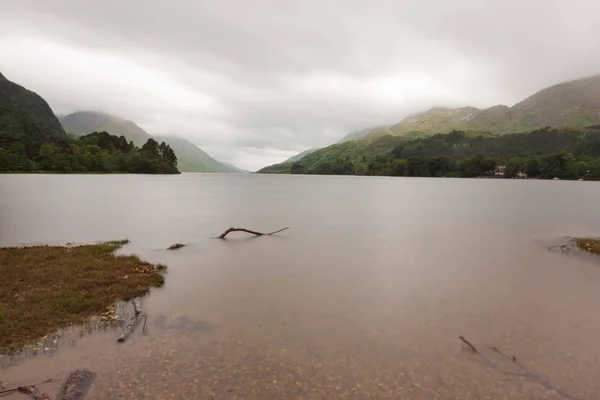 Uitzicht Loch Sheil Schotland Bewolkte Hemel — Stockfoto