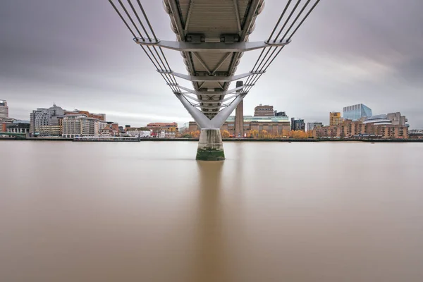 View South Bank Thames Millenium Bridge Long Exposure — Stock Photo, Image