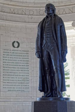 Jefferson Anıtı'ndaki Thomas Jefferson Heykeli 