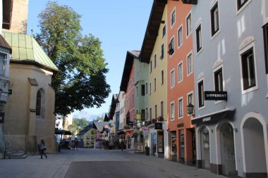 KITZBUEHEL, AUSTRIA - AUGUST 8, 2025: Street with colorful facades and shops in the historic center of Kitzbuehel. High quality photo