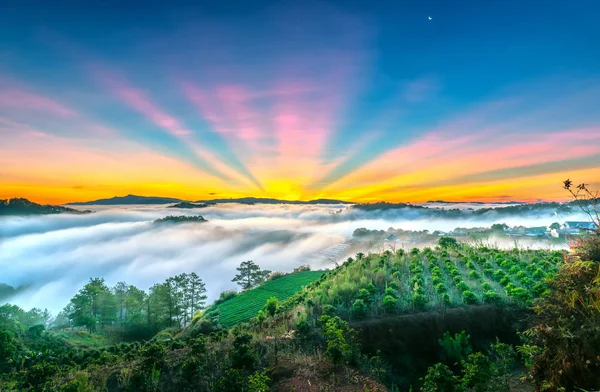 Sunrise Plateau Sunshine Create Beautiful Sun Rays Clouds Sky Clouds — Stock Photo, Image