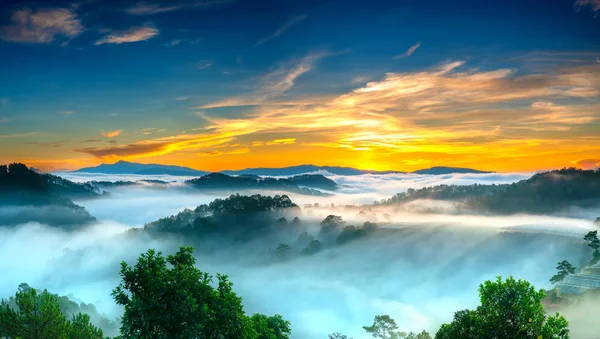 Sonnenaufgang Über Dem Hang Während Die Sonne Vom Horizont Aufgeht — Stockfoto