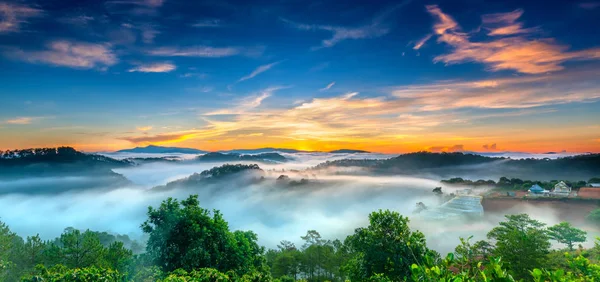 Sonnenaufgang Über Dem Hang Während Die Sonne Vom Horizont Aufgeht — Stockfoto