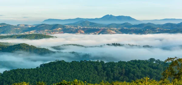 Paisaje Niebla Matutina Cubrió Valle Como Nubes Flotando Maravillosas Tierras — Foto de Stock