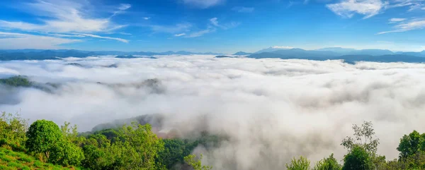 Landschaft Morgennebel Bedeckte Das Tal Wie Wolken Die Wunderschönen Idyllischen — Stockfoto