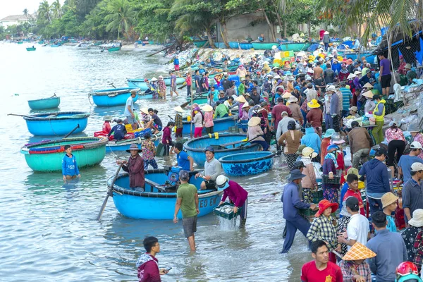 Mui Vietnã Abril 2018 Mercado Vila Piscatória Precoce Quando Pessoas — Fotografia de Stock
