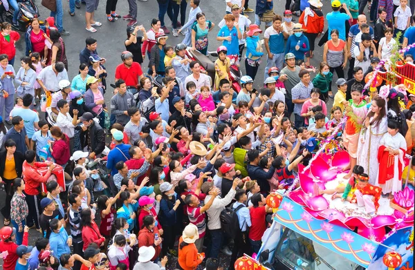 Binh Duong Vietnam Mars 2018 Lantern Festival Publiken Med Utsträckta — Stockfoto