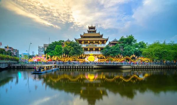 Chi Minh City Vietnam May 28Th 2018 Night Scene Temple — Stock Photo, Image