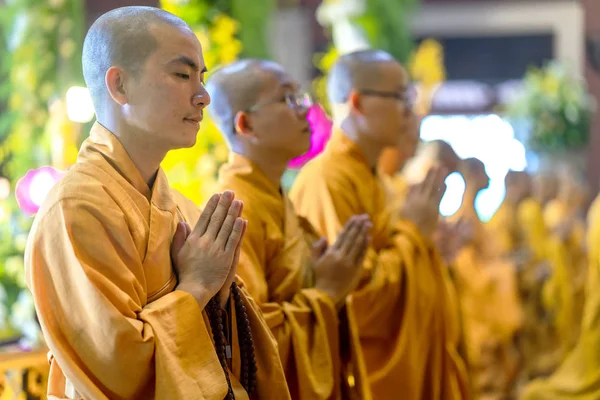 Chi Minh City Vietnam Mei 2018 Boeddhistische Monnik Bidden Boeddha — Stockfoto