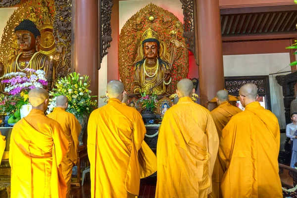 Chi Minh City Vietnam Mei 2018 Boeddhistische Monnik Bidden Boeddha — Stockfoto