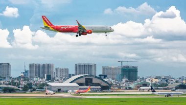 Ho Chi Minh City, Vietnam - 29 Temmuz 2018: Tan Son Nhat Uluslararası Havaalanı Ho Chi Minh City, Vietnam, Vietjet hava airbus a321 iniş. Vietjet hava Vietnam ilk düşük maliyetli havayolu şirketidir