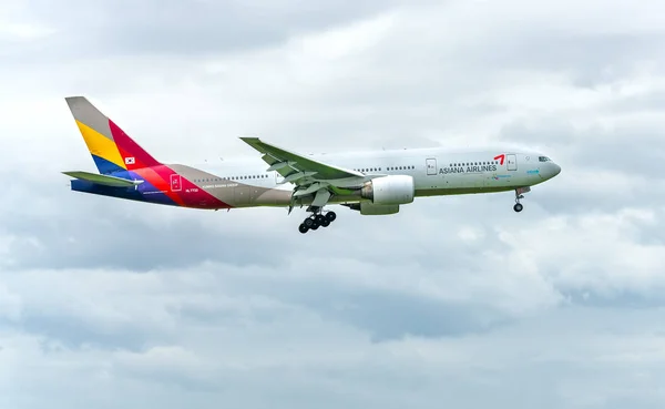 호치민 베트남 2018 아시아나 항공의 777 여객기는 Tan Nhat 호치민 — 스톡 사진