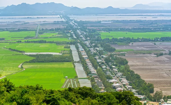 チャウドック ベトナムでサム山からの眺め これは 月の都市を訪問する観光客を引き付ける精神的な土地 — ストック写真