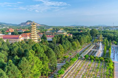 Vung Tau, Vietnam - 30 Eylül 2018: Dai Tong Lam pagoda, mimari stupa ruh ruhsal rahatlama ve gevşeme Vung Tau, Vietnam, hafta sonları ziyarete turistlerin ilgisini çekmektedir