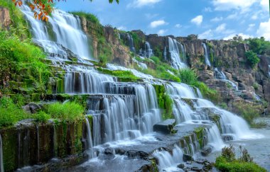 Mistik şelale Da Lat Platosu, Vietnam. Vahşi güzelliği ilk Güneydoğu Asya şelale ziyaret birçok turist çeken olarak bilinen bu