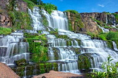 Mistik şelale Da Lat Platosu, Vietnam. Vahşi güzelliği ilk Güneydoğu Asya şelale ziyaret birçok turist çeken olarak bilinen bu