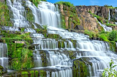 Mistik şelale Da Lat Platosu, Vietnam. Vahşi güzelliği ilk Güneydoğu Asya şelale ziyaret birçok turist çeken olarak bilinen bu