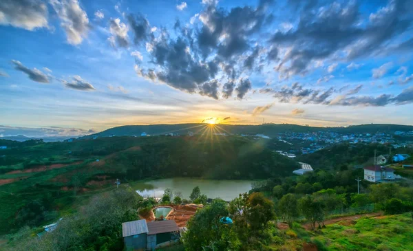 Aube Sur Plateau Matin Avec Ciel Coloré Tandis Que Soleil — Photo