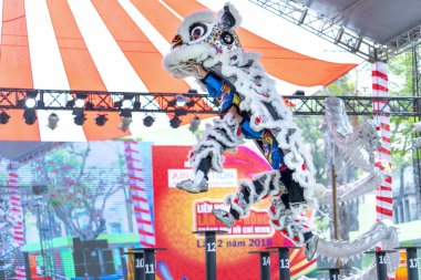 Ho Chi Minh City, Vietnam - 30 Aralık 2018: rekabet sahne sanatları 2 hoş geldiniz yeni yıl şehrin Turizm Bakanlığı tarafından düzenlenen dans aslan Ho Chi Minh city, Vietnam neşelendirmeye ziyaretçi çekmek