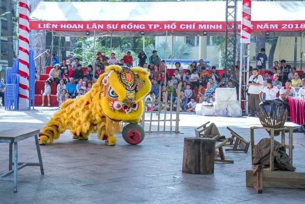 胡志明市越南 2018年12月29日 舞狮比赛表演艺术欢迎新年由市旅游部举办第二届吸引游客欢呼 — 图库照片