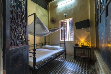 Dong Thap, Vietnam-16 Ocak, 2019: Huynh Thuy Le eski evin yatak odası. Doğu ve Batı aşk hikayesi ile birleştiren bu eski mimari çalışma Dong Thap, Vietnam Fransız kız ve Çinli dude film içine yapılan