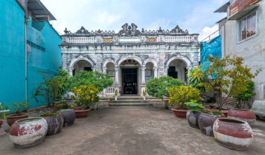Dong Thap, Vietnam-16 Ocak, 2019: House Huynh Thuy Le, Doğu ve Batı aşk hikayesi ile birleştirerek bu eski mimari çalışma Dong Thap, Vietnam Fransız kız ve Çinli dude film içine yapılan