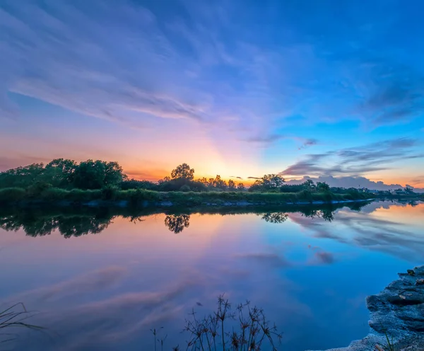 Coucher Soleil Long Rivière Comme Soleil Vers Bas Horizon Vraiment — Photo