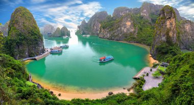 Bo Hon Adası'ndan güzel manzara Halong Bay görünümü. Halong Bay Unesco Dünya Mirası, kuzey Vietnam güzel bir doğa harikası olduğunu