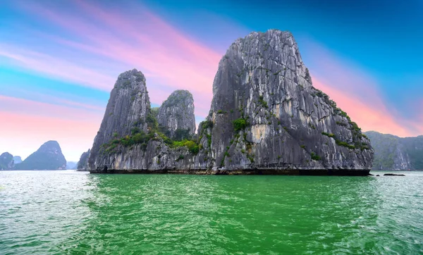 Kalkstenen Berg Baai Van Halong Vietnam Dit Unesco World Heritage — Stockfoto