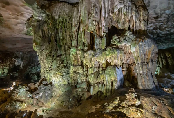 Niesamowite Abstrakcyjne Kształty Jaskiniach Wapiennych Zatoce Long Wietnam — Zdjęcie stockowe