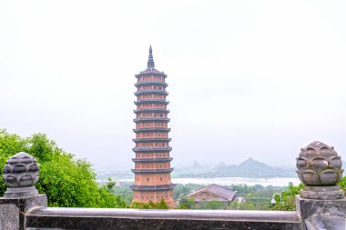 Bai Dinh Pagoda Vietnam'ın en büyük ve en büyük tapınak kompleksi, Trang An, Ninh Binh