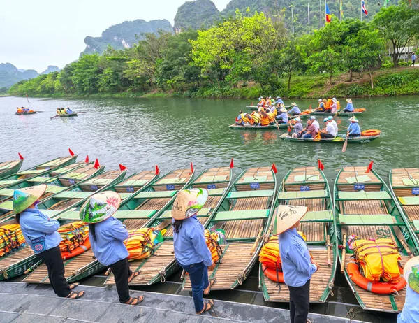 Ninh Binh Vietnã Abril 2019 Turistas Que Saem Marina Viajam — Fotografia de Stock