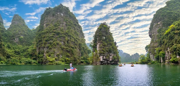 Ninh Binh Vietnam Avril 2019 Des Bateaux Rames Pour Transporter — Photo