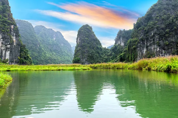 Det Natursköna Landskapet Kalkstensbergen Vid Tam Coc National Park Tam — Stockfoto