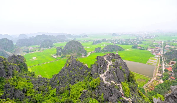 2019年4月5日 穆阿洞山景 塔科克地区与山脉 稻田的壮丽景色 它如宁平的长城 — 图库照片