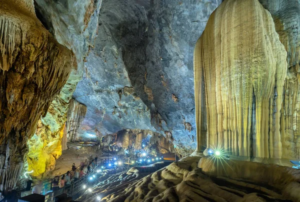 베트남 2019년 국립공원 쿠앙빈 베트남의 종유석과 석순이 아름다운 파라다이스 동굴을 — 스톡 사진