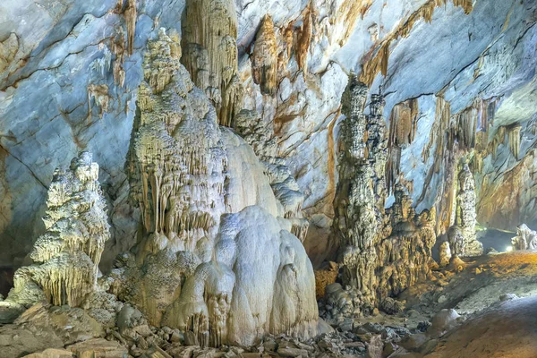 Formaciones Geológicas Piedra Caliza Forma Cueva Con Hermosas Estalactitas Estalagmitas — Foto de Stock