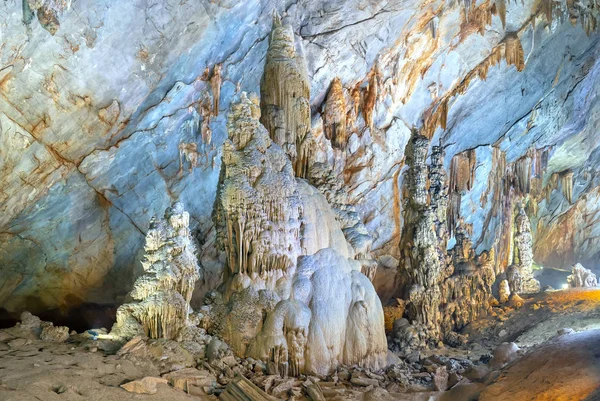 Formaciones Geológicas Piedra Caliza Forma Cueva Con Hermosas Estalactitas Estalagmitas — Foto de Stock