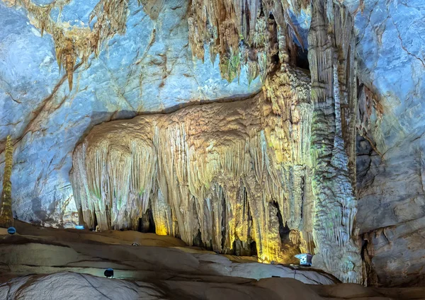 Kształcie Jaskini Wapienne Formacje Geologiczne Pięknymi Stalaktytami Stalagmitami Tworzą Spektakularne — Zdjęcie stockowe