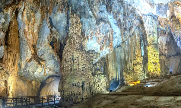 Hermosa Cueva Del Paraíso Con Estalactitas Estalagmitas Parque Nacional Phong — Foto de Stock