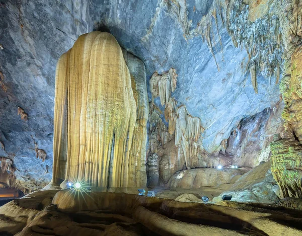 Hermosa Cueva Del Paraíso Con Estalactitas Estalagmitas — Foto de Stock