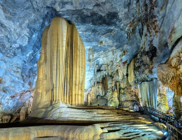Hermosa Cueva Del Paraíso Con Estalactitas Estalagmitas — Foto de Stock