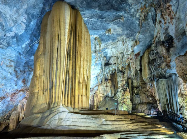 Jaskinia Beautiful Paradise Stalaktytami Stalagmitami — Zdjęcie stockowe