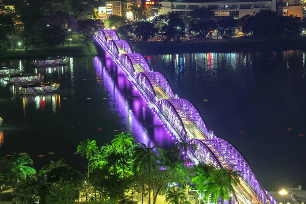 五颜六色的特写庄天桥夜景从上天城 — 图库照片