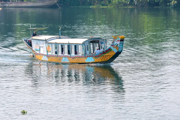 Hue Vietnam April 2019 Cruise Lonely Boat Perfume River Detta — Stockfoto