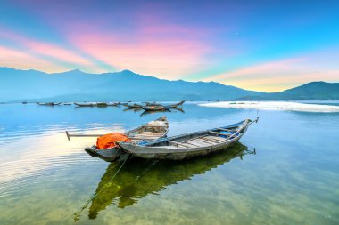 Lap an lagün, Hue, Vietnam balıkçılık İskelesi. Bu merkezi Vietnam 'da sular altındaki alanda ulaşım yaşayan bir araç olduğunu