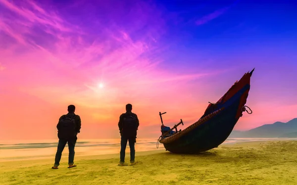 Farbton Vietnam April 2019 Silhouettenmann Der Morgens Vor Dem Meer — Stockfoto
