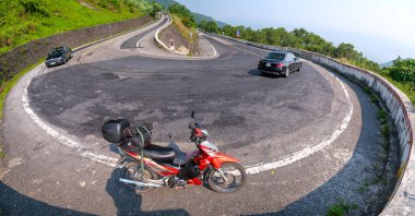 Hai Van Pass yol tehlikeli sarma dağ bağlantı şeritleri merkezi Vietnam, yol da Hue, Vietnam birçok fatihler çekiyor