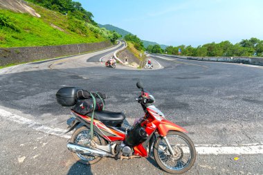 Hai Van Pass yol tehlikeli sarma dağ bağlantı şeritleri merkezi Vietnam, yol da Hue, Vietnam birçok fatihler çekiyor